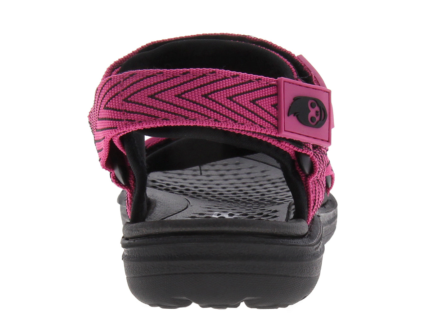 Sandalia para niña color rosa fucsia con suela negra y diseño tipo gladiador.