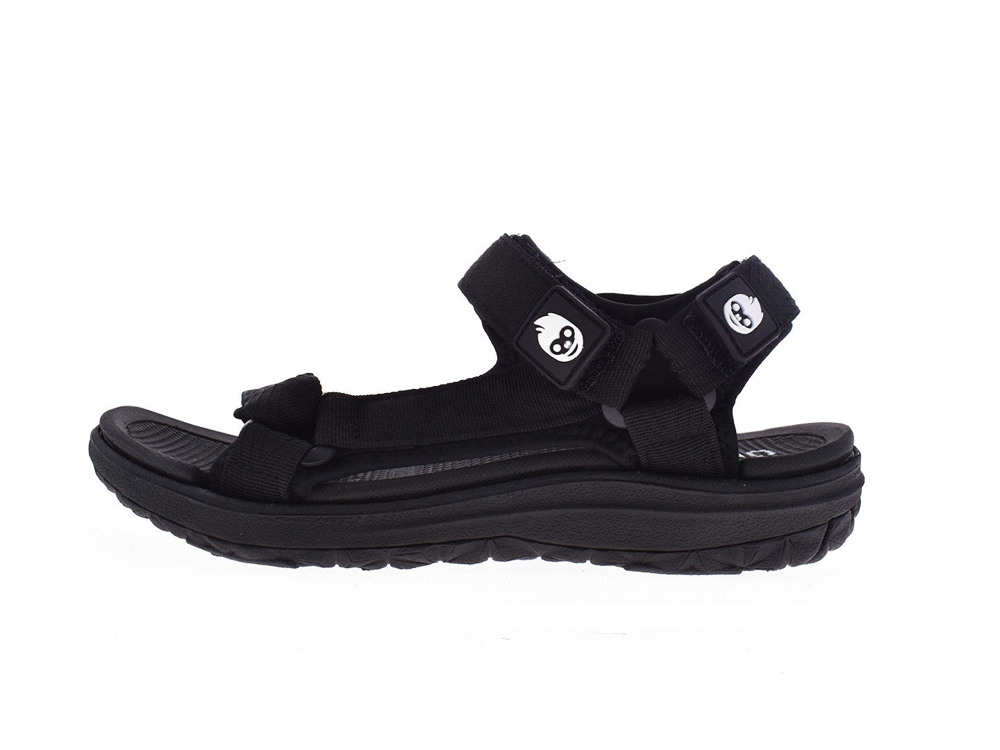 Par de sandalias negras para niños marca UNGA con correas ajustables y suela resistente.