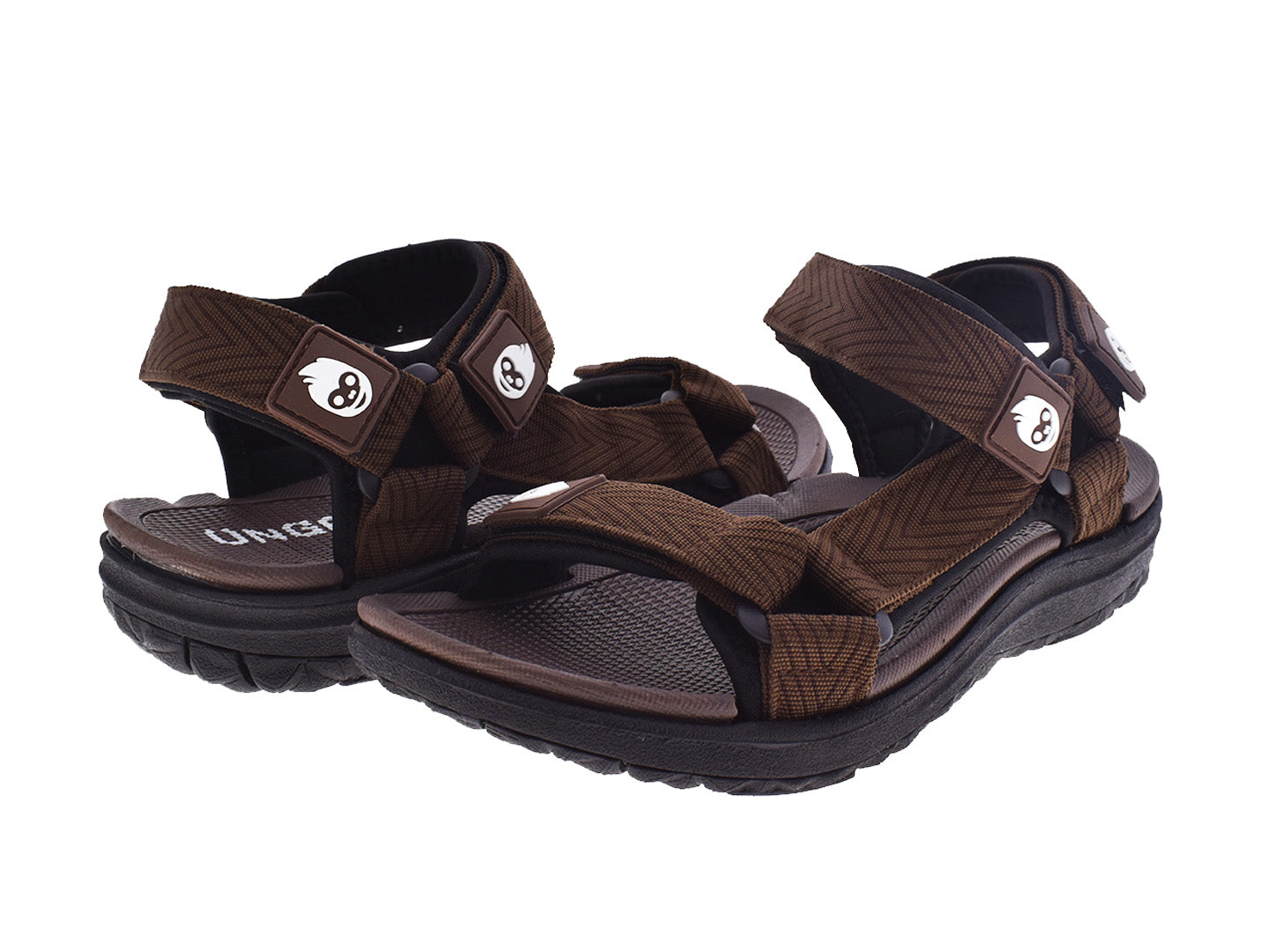 Par de sandalias tipo gladiador color marrón con correas ajustables y suela gruesa.