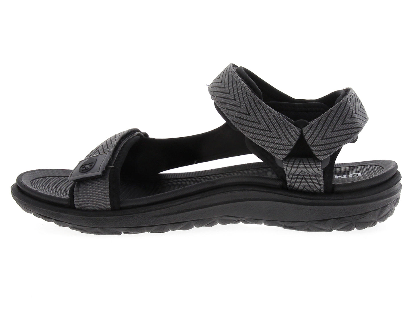 Sandalia tipo gladiador para hombre en color gris oscuro con correas texturizadas y suela gruesa.